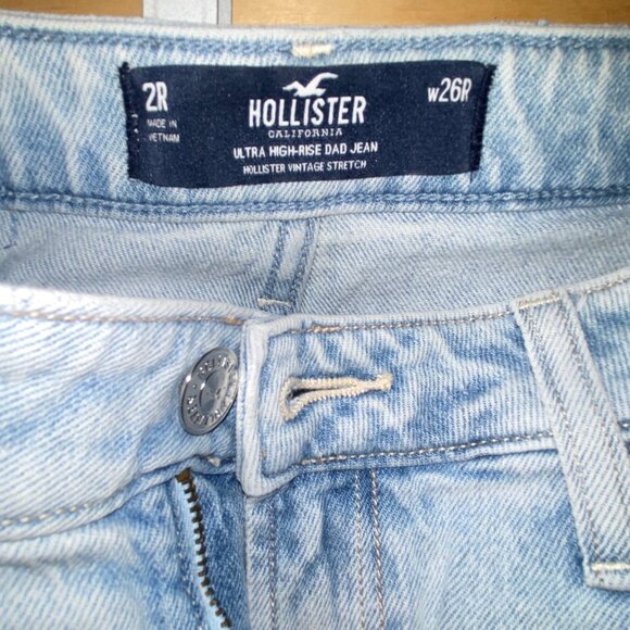 Hollister Women High-Rise Dad Jeans in Light Wash - Picture 4 of 4